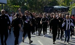 Beşiktaş taraftarı stada geldi