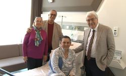 Kalbi durdurmadan ve kapalı yöntemle ameliyat etti (Video)