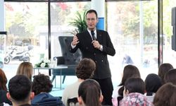 Profesörden yapay zeka uyarısı: "Mesajlarınız okunuyor, analiz ediliyor"
