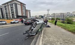 Kontrolden çıkan araç ters şeride daldı