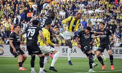 Derbide ilk yarıyı Beşiktaş önde kapattı