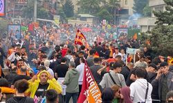 Galatasaraylı taraftarlar Yenikapı'ya akın etti