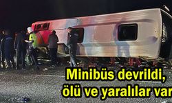 Minibüs devrildi, ölü ve yaralılar var (Video)