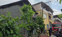 Elektrik tesisatından çıkan yangın evi küle çevirdi