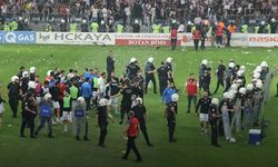 Hakem yaralandı maç tatil edildi