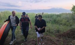 Turist botla açıldığı gölde mahsur kaldı
