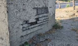 Beton parçaları dökülen köprü vatandaşı tedirgin ediyor