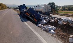 Kontrolden çıkan tır bariyerlere çarptı