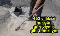 452 yıllık izi, her gün göreviymiş gibi temizliyor (Video)