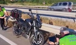 Bariyere çarpan motosiklet 400 metre sürüklendi (Video)