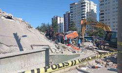 Şoför enkazın altında can verdi