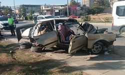 Karşı şeride savrulan Tofaş zincirleme kazaya neden oldu ölü ve yaralılar var