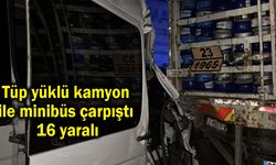 Tüp yüklü kamyon ile minibüs çarpıştı 16 yaralı (Video)