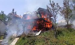 Yayla evi alev alev yandı