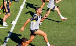 Fenerbahçe, yeni sezon hazırlıklarını akşam idmanıyla sürdürdü