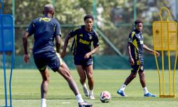 Fenerbahçe, günün ilk antrenmanını tamamladı