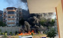Çocuk parkı alev topuna döndü (Video)