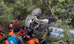 Orman yangınını söndürmeye giden tanker uçuruma yuvarlandı