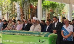 Bakan Bayraktar teyzesini son yolculuğuna uğurladı