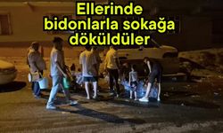 Ellerinde bidonlarla sokağa döküldüler