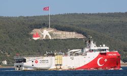 Oruç Reis Çanakkale Boğazı'ndan geçti (Video)
