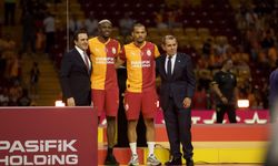 Victor Osimhen ve Leroy Sane için stadyumda imza töreni düzenlendi (Video)