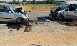 Otomobiller kafa kafaya çarpıştı ölü ve yaralılar var