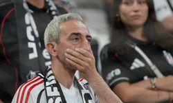 Dolmabahçe'de taraftarlardan protesto