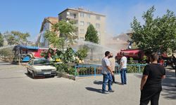 Depremde hasar gören binalar yıkılmaya devam ediyor