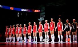 A Milli Kadın Voleybol Takımı, hazırlık kampı için Antalya'ya gitti