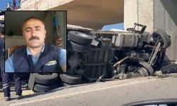 Lastiği patlayan kamyon köprü ayağına çarptı sürücü öldü (Video)