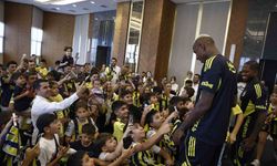 Fenerbahçeli futbolcular, Ankara’da çocuklarla buluştu