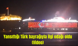 Çanakkale Boğazı’ndan geçen dev gemi, bordosuna yansıttığı Türk bayrağıyla ilgi odağı oldu (Video)