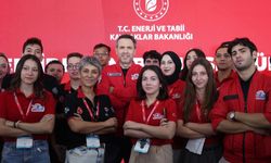 Bakan Bayraktar TEKNOFEST’TE gençlerle buluştu