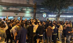 Fenerbahçeli taraftarlar, Sadettin Saran'ın başkan seçilmesini stat önünde kutladı (Video)