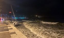 Şiddetli lodos tekneleri sürükledi (Video)