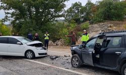 Otomobillerin çarpıştığı kazada 2 kişi yaralandı