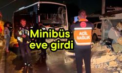 Minibüs eve girdi (Video)