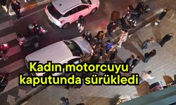 Kadın motorcuyu kaputunda sürükledi (Video)