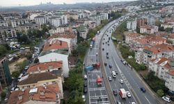 Devrilen tır nedeniyle yol kapandı (Video)