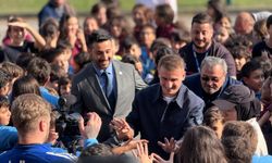 Kerem Aktürkoğlu, öğrencinin vaadini gerçekleştirdi (Video)