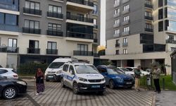 Hava almak için çıktığı camdan düşen genç hayatını kaybetti (Video)