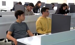 Lise öğrencileri bir ay boyunca üniversiteli oldu (Video)