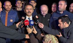 Yanan gemiden tahliye edilen 25 personel tedbiren hastaneye götürüldü