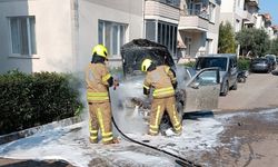 Park halindeki araç alev aldı