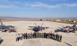 Bayraktar KIZILELMA "hava-hava" füzesiyle hedefi vurdu