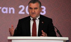 "Türkiye’yi en güzel şekilde temsil eden milli sporcularımızı tebrik ediyorum"