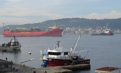 Çanakkale Boğazı’ndan Marmara Denizi'ne yol aldı (Video)