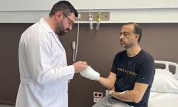 Kopan parmağını buz poşetine koyup yurt dışından Türkiye'ye geldi (Video)