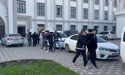 Futbolcunun aralarında bulunduğu 3 kişiyi silahla yaralayan 2 şüpheli tutuklandı